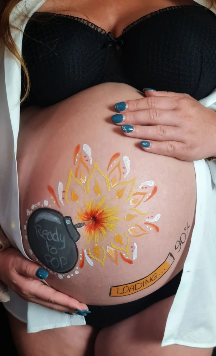 Belly painting bombe, baby is coming