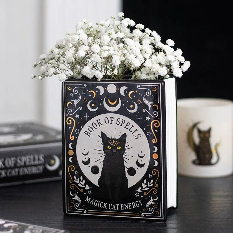 Vase en forme de grimoire - chat noir