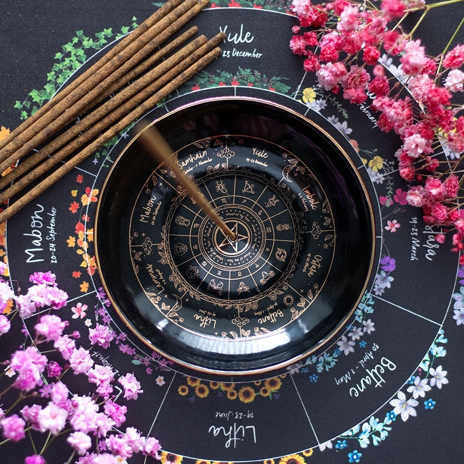 [3005] Porte-encens en céramique avec motif de la Roue de l’Année