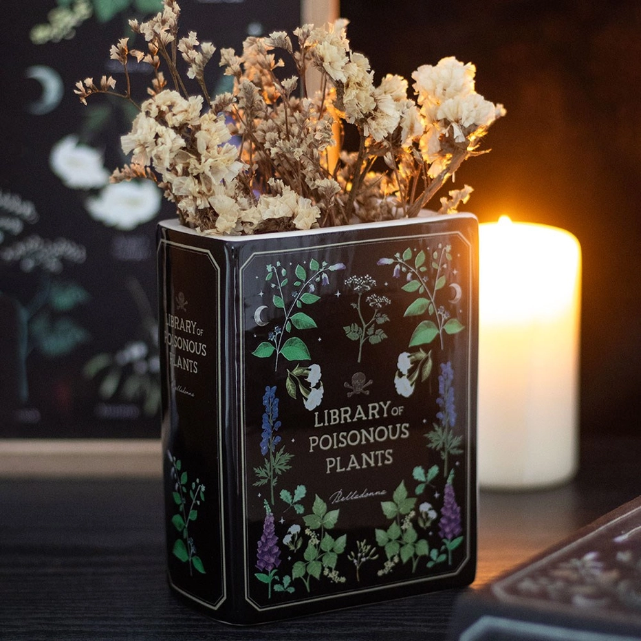 Vase en forme de livre botanique gothique de plantes vénéneuses